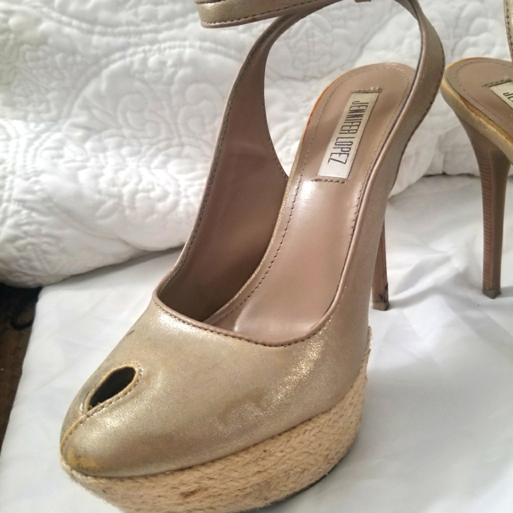 Jennifer Lopez Heel
